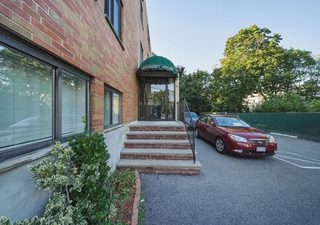 3rd image of 10 Coffey St, Boston, MA 02122