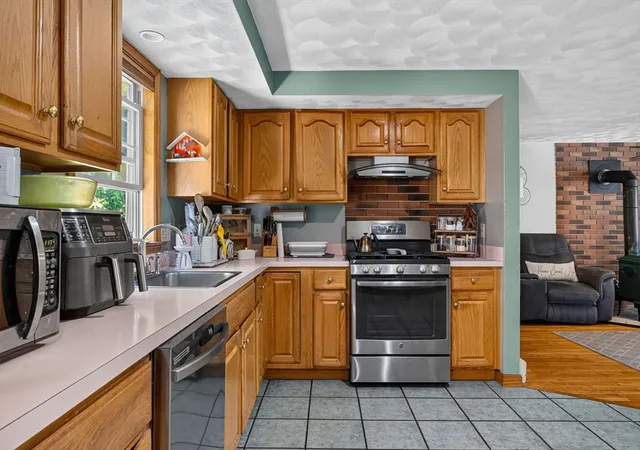 Photo 4 of Single family home for sale at 71 Hichborn St, Revere, MA 02151 | MLS# 73565854 | Listing updated on 2026-09-18