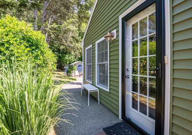 Photo 4 of Sale Pending at 77 Washington St, Stoneham, MA 02180 | MLS# 73563000 | Listing updated on 2026-09-03