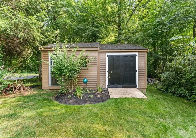 33rd image of 841 Union St, East Bridgewater, MA 02333 | MLS# 73550156