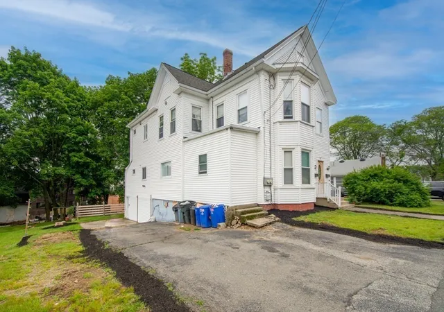 Homes for sale in Stoneham, MA | 28 Washington St, Stoneham, MA 02180 | MLS# 73510475