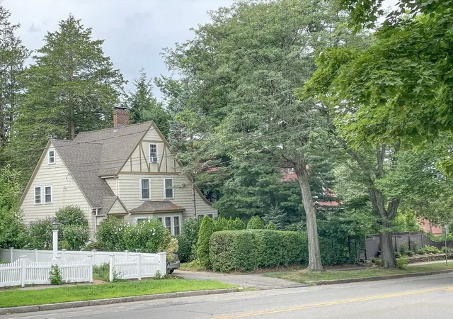 Photo 3 of Sale Pending at 107 Park Ave, Arlington, MA 02476 | MLS# 73562305 | Listing updated on 2026-09-02