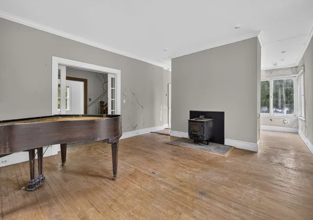 5th image of 35 Leominster Rd, Lunenburg, MA 01462 | MLS# 73565951