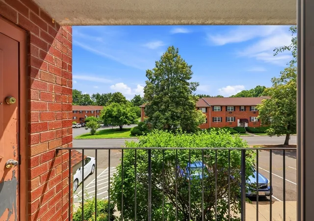2nd image of 36 Maple Crest Cir, Holyoke, MA 01040