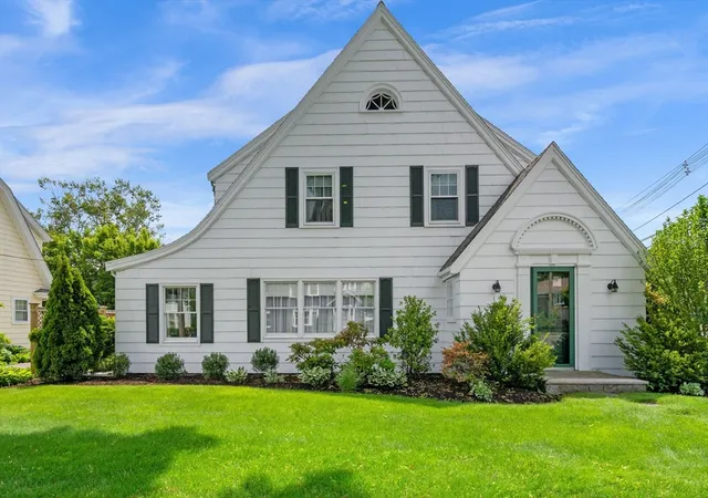 Photo 2 of Sale Pending at 10 Charlotte Rd, Marblehead, MA 01945 | MLS# 73532191 | Listing updated on 2026-06-27