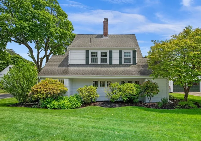 Photo 3 of Sale Pending at 10 Charlotte Rd, Marblehead, MA 01945 | MLS# 73532191 | Listing updated on 2026-06-27