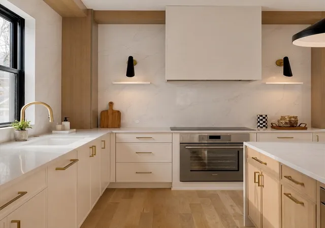 4th image of 21 S Waverly, Boston, MA 02135