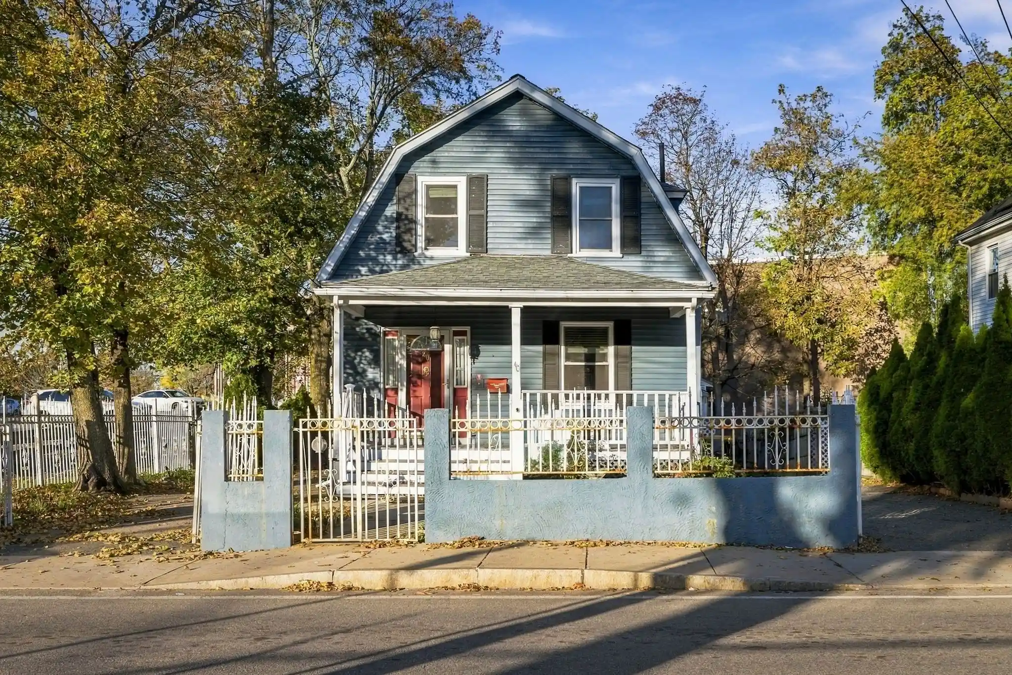 Single family home for sale at 40 Beaver St, Framingham, MA 01702 | MLS# 73593713
