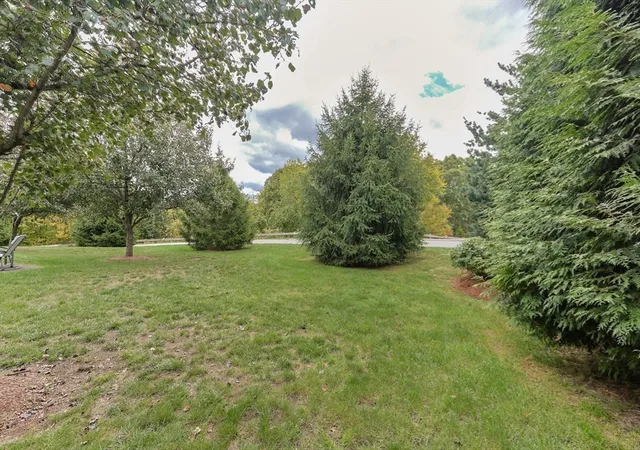 2nd image of 5 Blossom Ct, Westborough, MA 01581