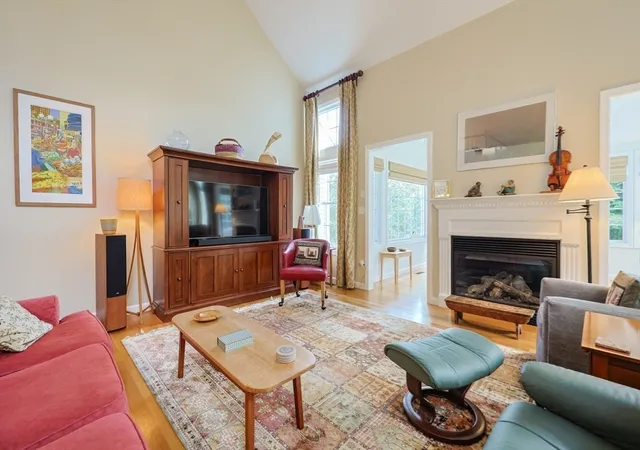 3rd image of 5 Blossom Ct, Westborough, MA 01581