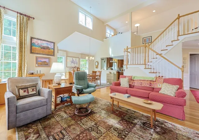 4th image of 5 Blossom Ct, Westborough, MA 01581