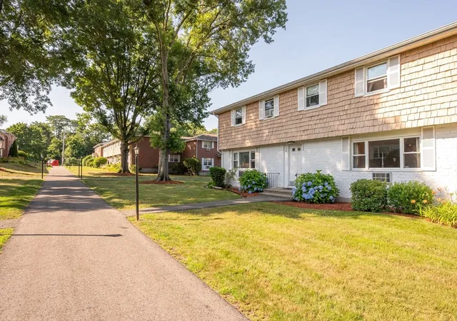 2nd image of 130 Kingston St #130, North Andover, MA 01845 | MLS# 73549874