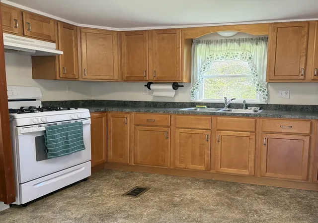 Homes for sale in Tiverton, RI | 36 Lawrence Ct, Tiverton, RI 02878 | MLS# 73511066