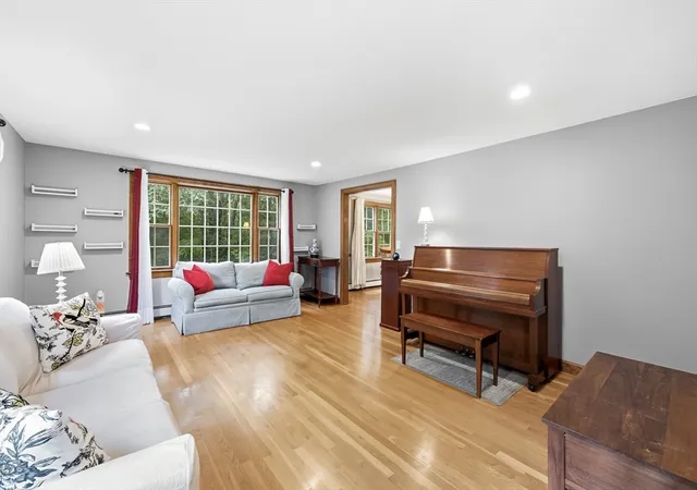 Photo 3 of Single family home for sale at 14 Nottingham Cir, Jefferson, MA 01520 | MLS# 73566472 | Listing updated on 2026-09-15
