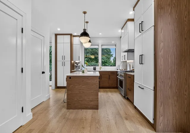 3rd image of 906-908 Chestnut Street #906, Waban, MA 02468 | MLS# 73556309