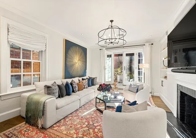 2nd image of 6 West Hill Pl, Boston, MA 02114 | MLS# 73487274