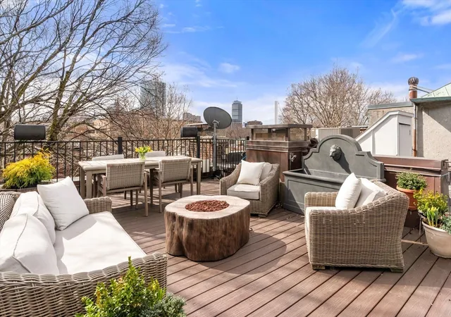 3rd image of 6 West Hill Pl, Boston, MA 02114 | MLS# 73487274