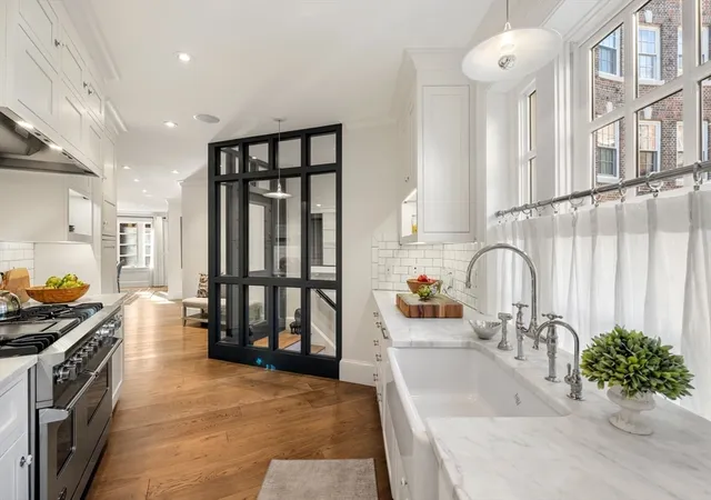 4th image of 6 West Hill Pl, Boston, MA 02114 | MLS# 73487274