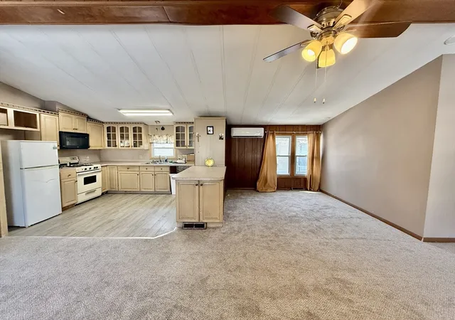 3rd image of 141 Edbert St, Chicopee, MA 01020 | MLS# 73490723