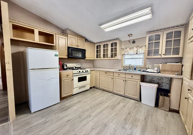 5th image of 141 Edbert St, Chicopee, MA 01020 | MLS# 73490723