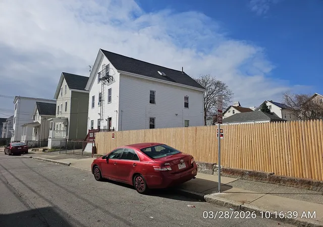 3rd image of 1427 Pleasant St, New Bedford, MA 02740 | MLS# 73493172