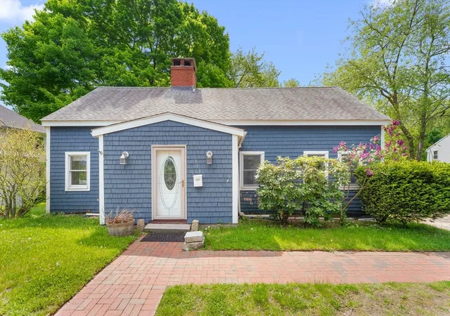 Homes for sale in Rockland, MA | 313 E Water St, Rockland, MA 02370 | MLS# 73522292