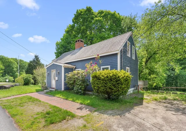 Homes for sale in Rockland, MA | 313 E Water St, Rockland, MA 02370 | MLS# 73522292