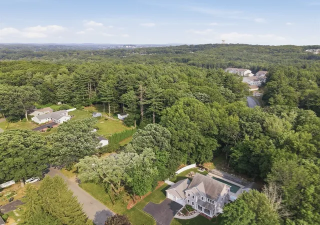 3rd image of 21 Cranbrook Dr, Holden, MA 01520 | MLS# 73556279