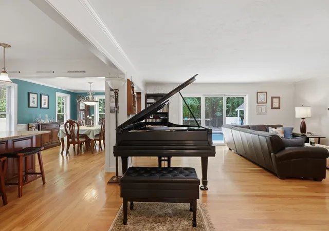 5th image of 21 Cranbrook Dr, Holden, MA 01520 | MLS# 73556279