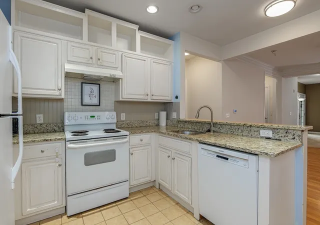 3rd image of 172 Haverhill St, Andover, MA 01810