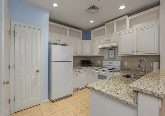 4th image of 172 Haverhill St, Andover, MA 01810