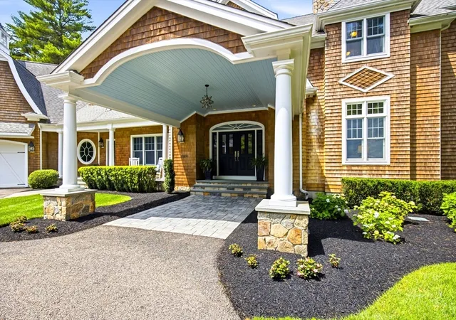Photo 4 of Single family home for sale at 202 R Prospect St, South Easton, MA 02375 | MLS# 73539112 | Listing updated on 2026-08-11