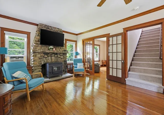 Photo 3 of Sale Pending at 733 Pleasant St, Marlborough, MA 01752 | MLS# 73552143 | Listing updated on 2026-08-22