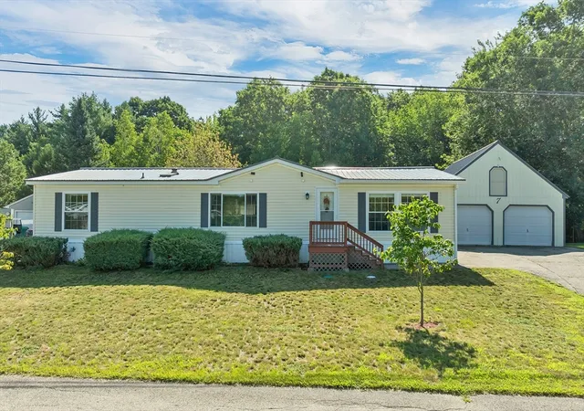 1st image of 7 Cammett Dr, Raymond, NH 03077 | MLS# 73562046