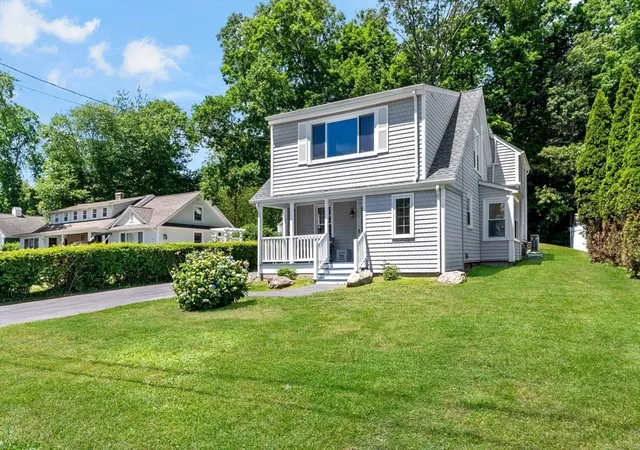 5th image of 341 Seaview Ave, Swansea, MA 02777 | MLS# 73539975