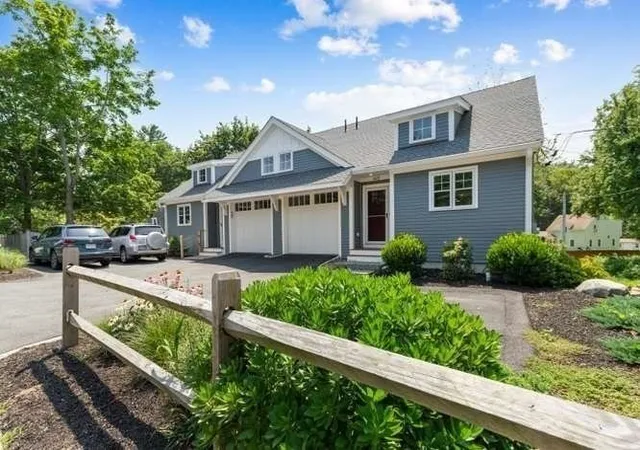 Listing Photo 4 - Condo for sale in building located at 652 Essex Ave, Gloucester, MA 01930 - Unit #B