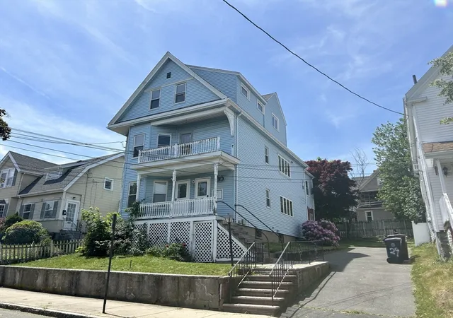 3rd image of 29 Oakland Ave, Everett, MA 02149 | MLS# 73532911