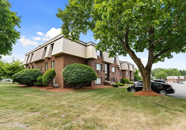 Homes for sale in Burlington, MA | 5 Hallmark Gardens #12, Burlington, MA 01803 | MLS# 73535183