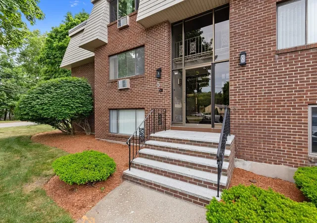 Homes for sale in Burlington, MA | 5 Hallmark Gardens #12, Burlington, MA 01803 | MLS# 73535183