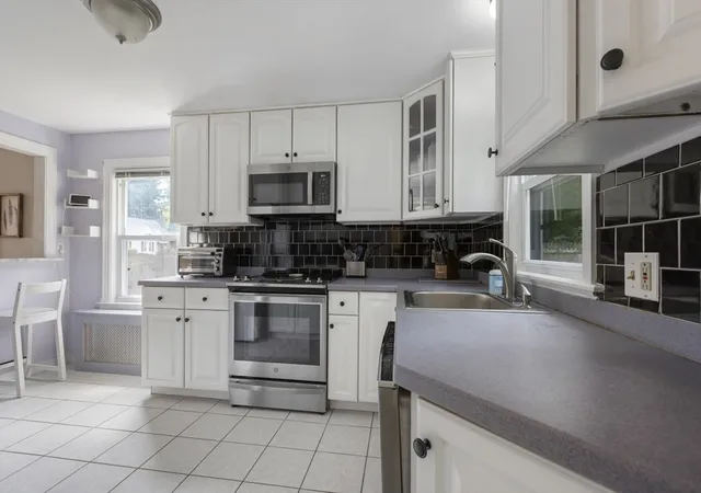 Photo 4 of Single family home for sale at 4 Maxdale Rd, Worcester, MA 01602 | MLS# 73568984 | Listing updated on 2026-09-17