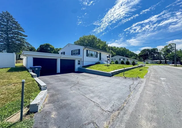 2nd image of 8 Francella Rd, Methuen, MA 01844 | MLS# 73552974