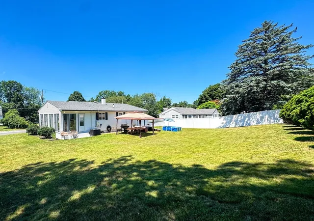 5th image of 8 Francella Rd, Methuen, MA 01844 | MLS# 73552974