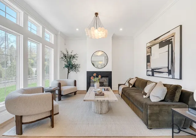 3rd image of 1640 Commonwealth Ave, West Newton, MA 02465 | MLS# 73509976
