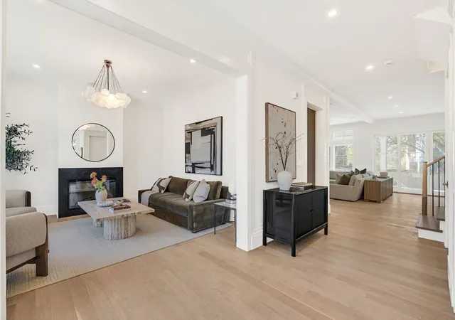 4th image of 1640 Commonwealth Ave, West Newton, MA 02465 | MLS# 73509976