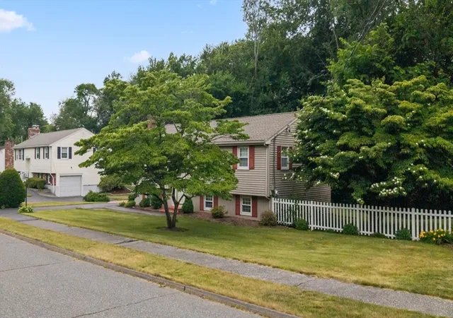 2nd image of 28 Ladyslipper Dr, Shrewsbury, MA 01545 | MLS# 73539793