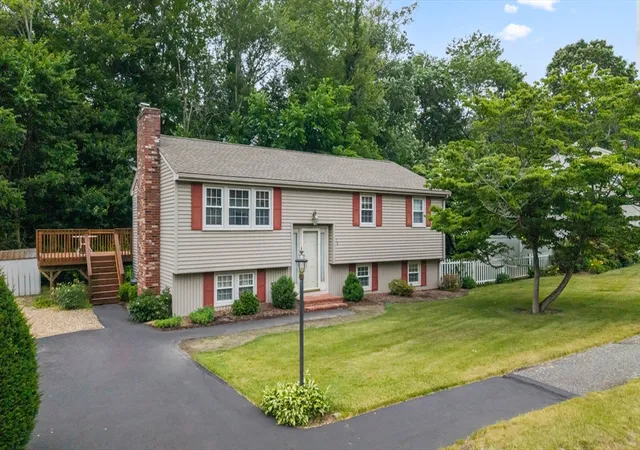 3rd image of 28 Ladyslipper Dr, Shrewsbury, MA 01545 | MLS# 73539793