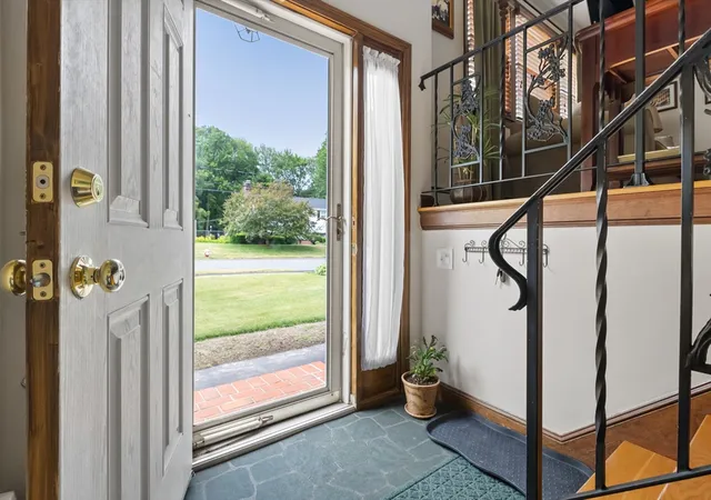 4th image of 28 Ladyslipper Dr, Shrewsbury, MA 01545 | MLS# 73539793