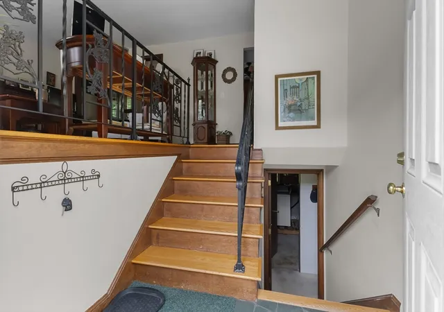 5th image of 28 Ladyslipper Dr, Shrewsbury, MA 01545 | MLS# 73539793