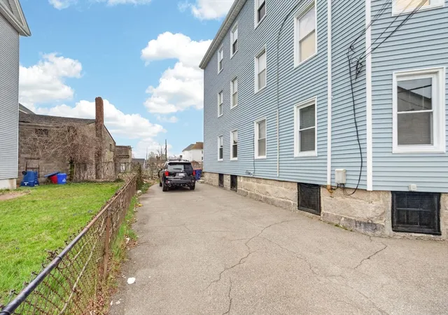 2nd image of 328 Sawyer St, New Bedford, MA 02746 | MLS# 73504208