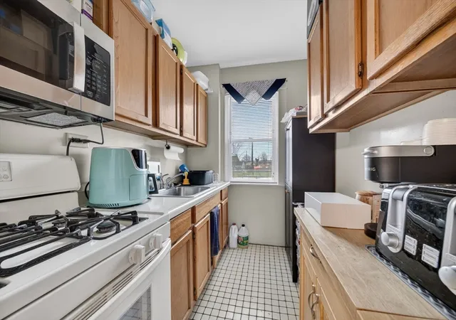 5th image of 328 Sawyer St, New Bedford, MA 02746 | MLS# 73504208